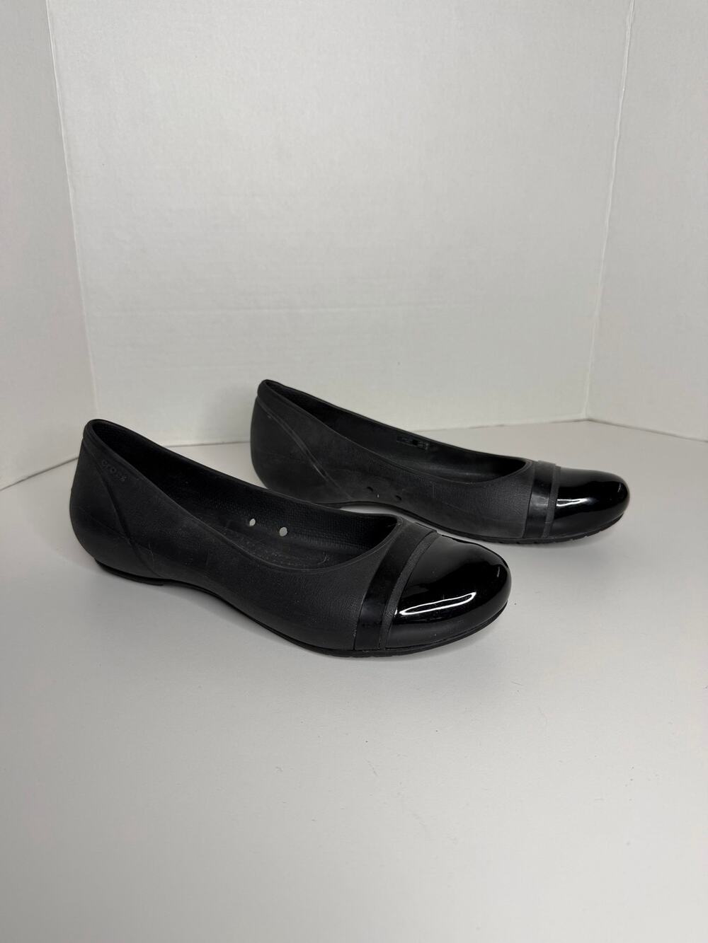 Crocs Womens Black Flats Size 10